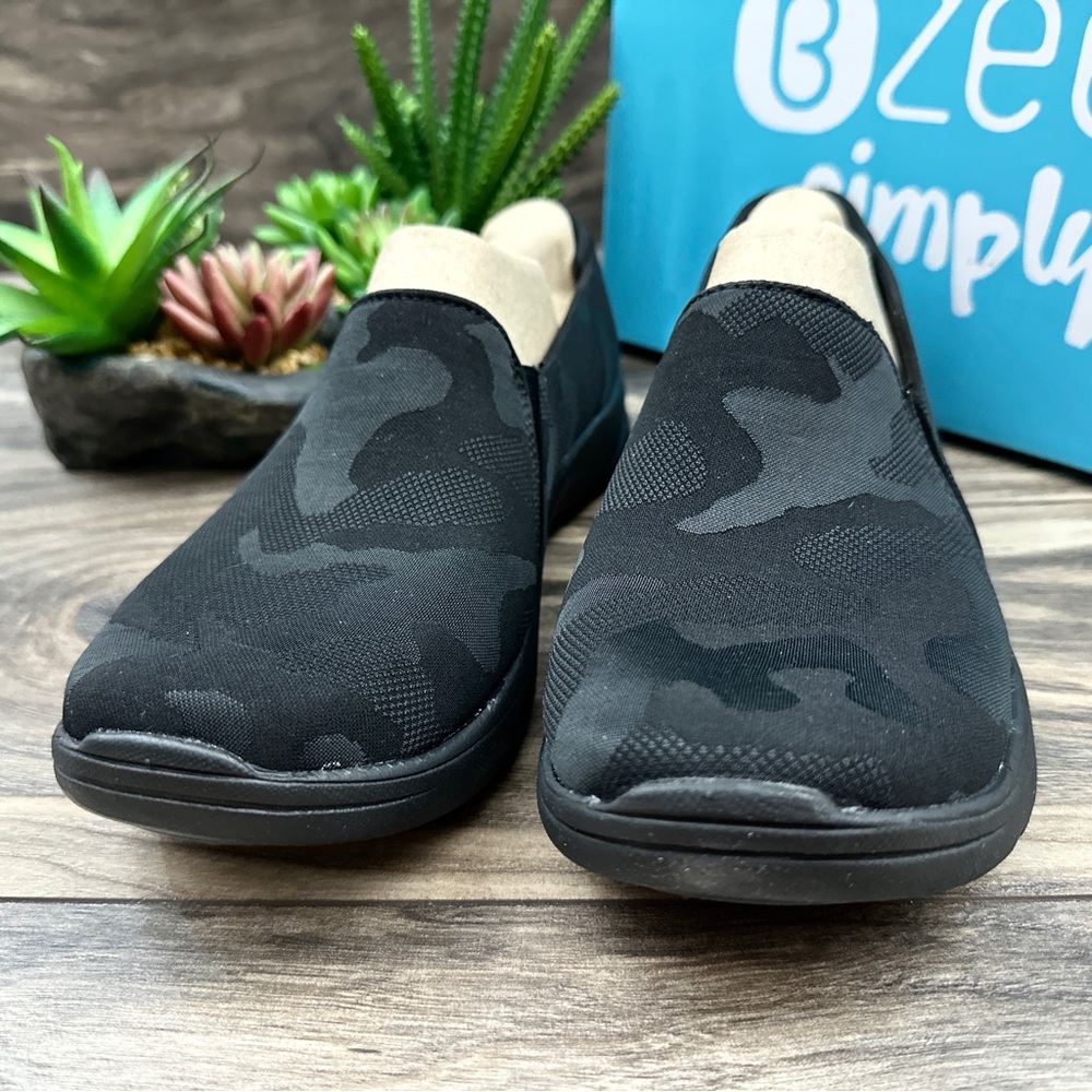 NIB Bzees Lunar Comfort Flats Loafers Slip Ons Black Camo 8M - Picture 3 of 12